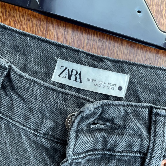 Zara Black Light-Wash Straight Leg Jeans - Picture 3 of 3